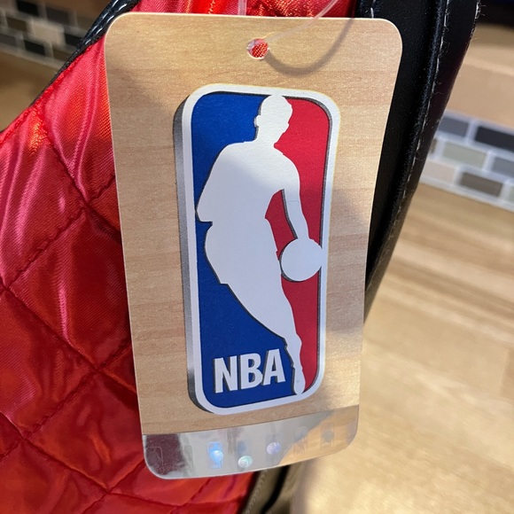 NWT, NBA Portland Trailblazers quilted hobo bag - Picture 3 of 3